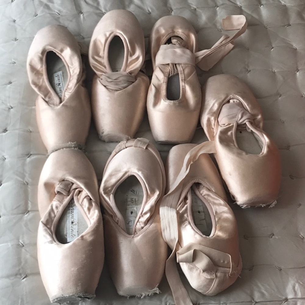 Dead pointe shoes